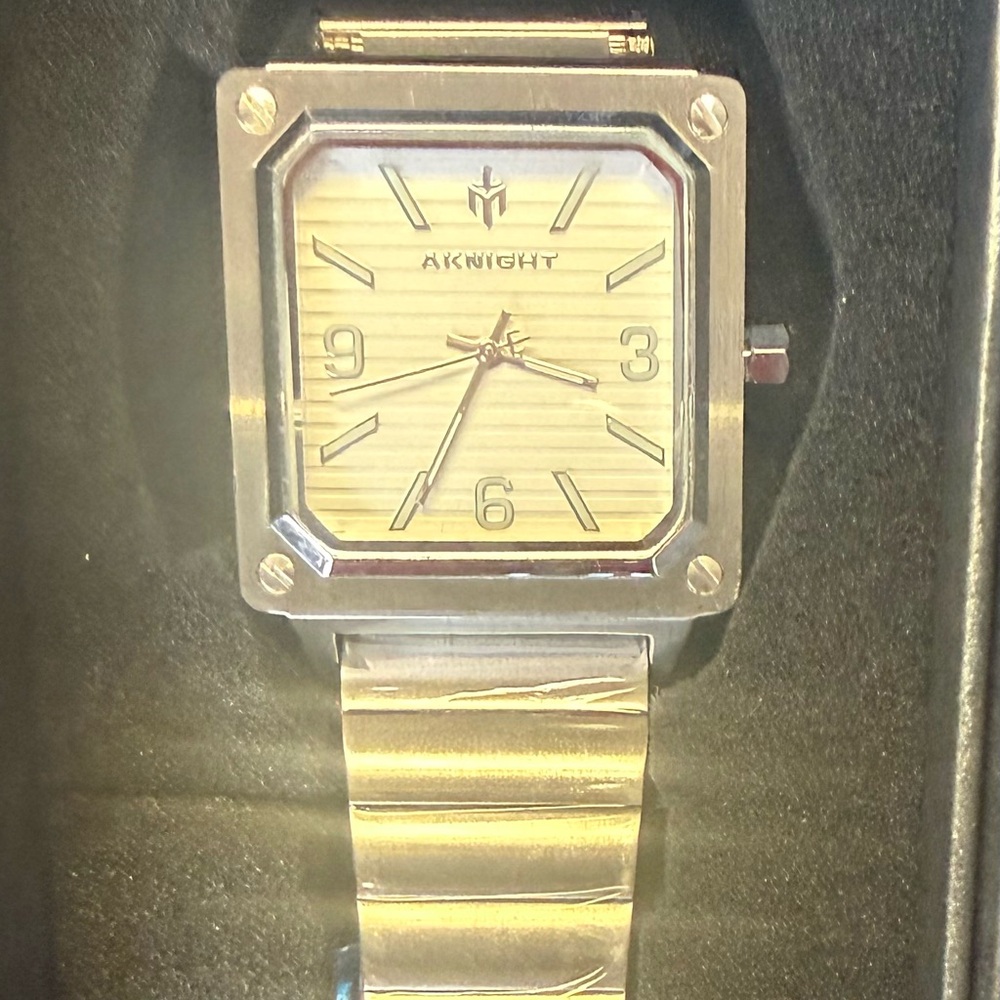 Elevate your look with this sleek AKNIGHT men’s or women’s wristwatch. - Picture 2 of 2